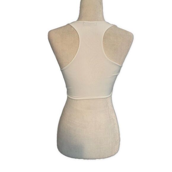 pretty little thing Solid White Round Neck Crop Tank Top 2 Xs - Picture 2 of 4